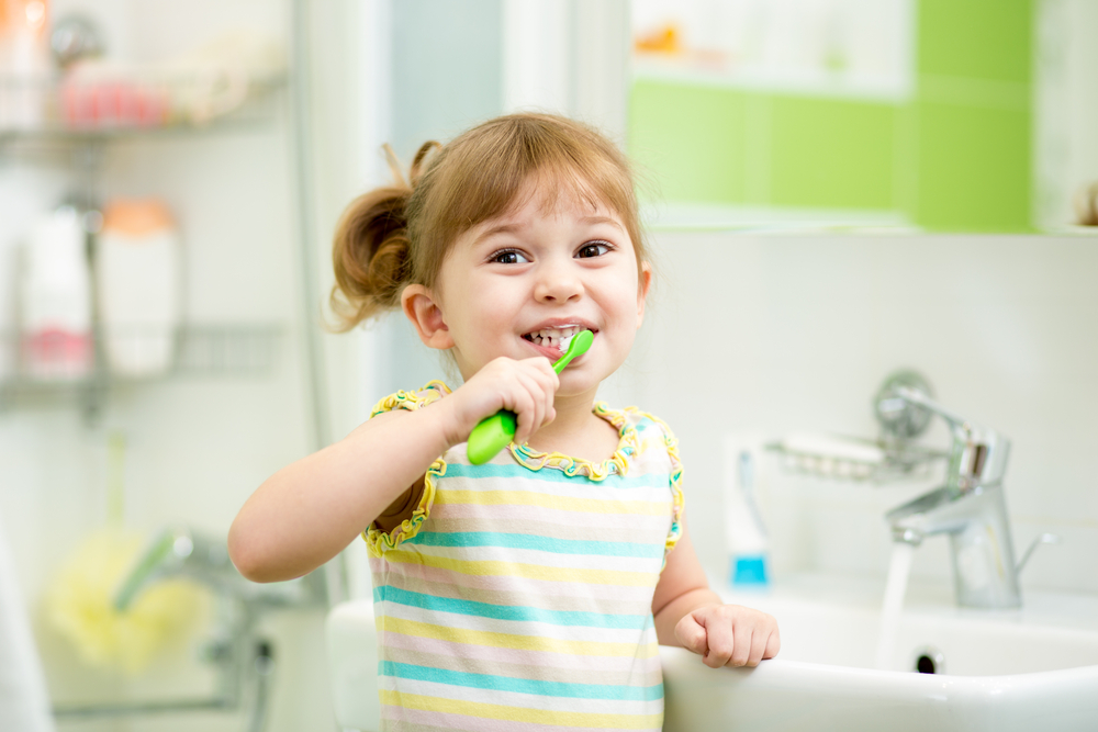 girl brushing teeth